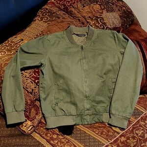 Brandy Melville/ soft cotton olive 💚 bomber SZ (Med?)